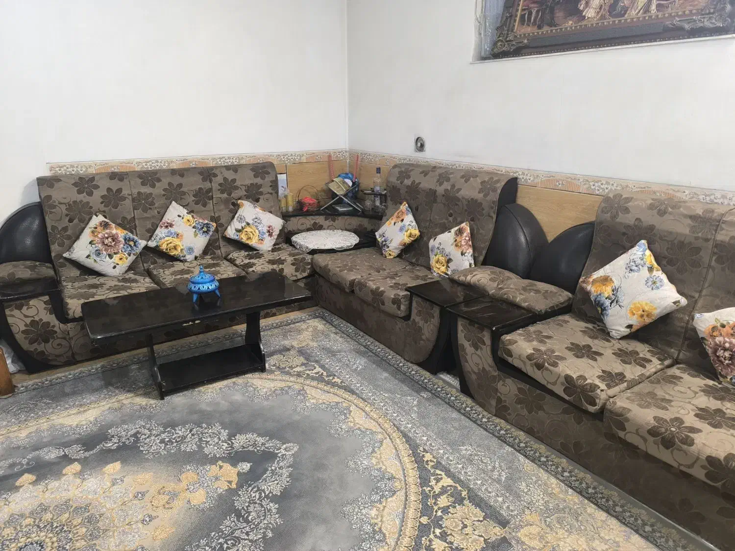 مبل هفت نفره|مبلمان خانگی و میز عسلی|شیراز, کوشک میدان|دیوار