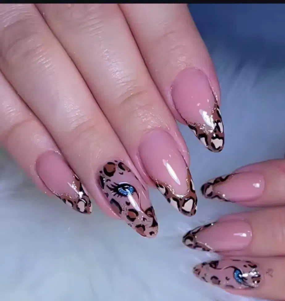 کاشت ناخن|خدمات آرایشگری و زیبایی|اندیشه, اندیشه فاز ۱|دیوار