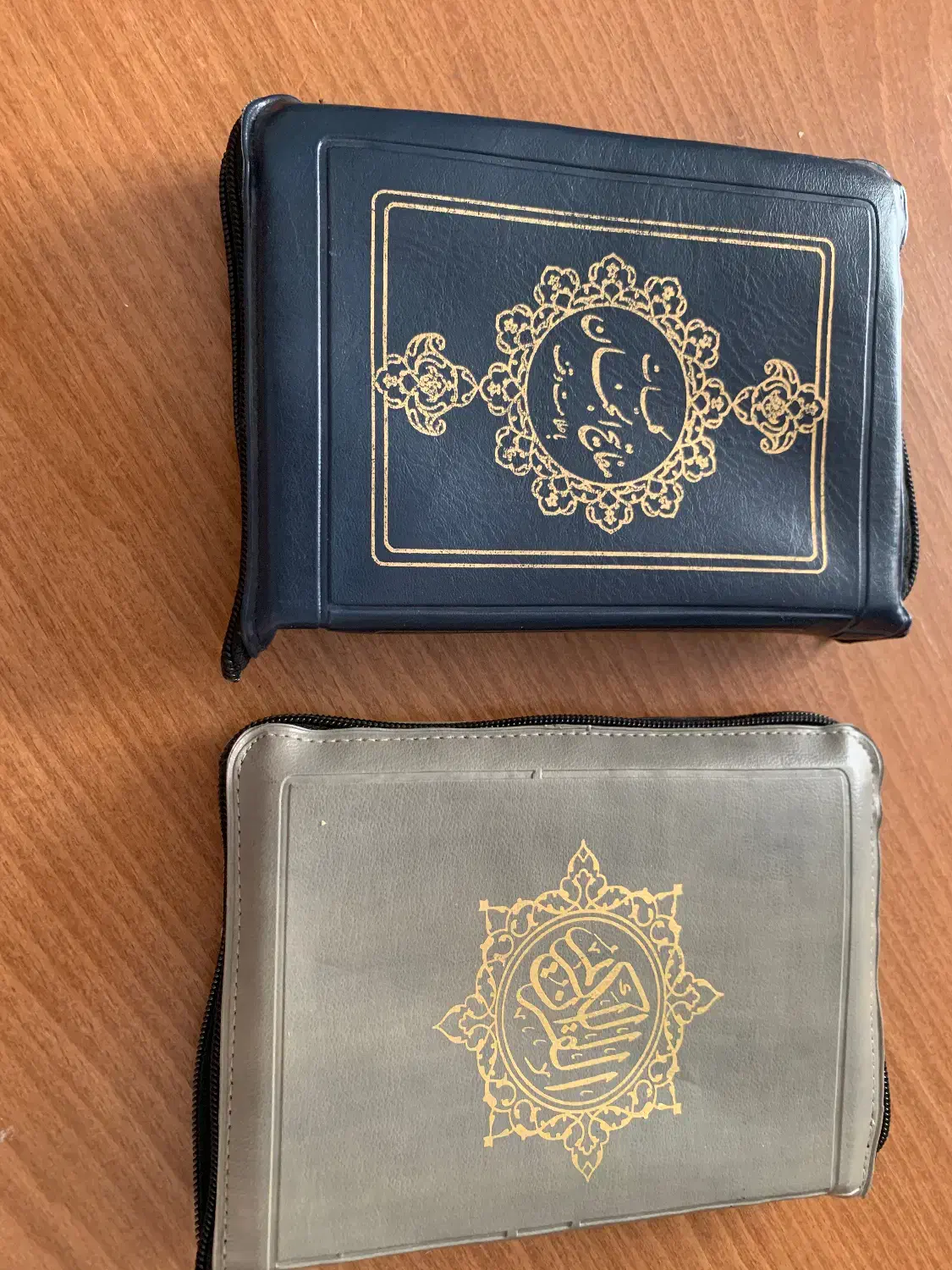 کتاب قرآن خط درشت و کلیات مفاتیح جلد چرم زیپی|کتاب و مجله مذهبی|تهران, شارق|دیوار