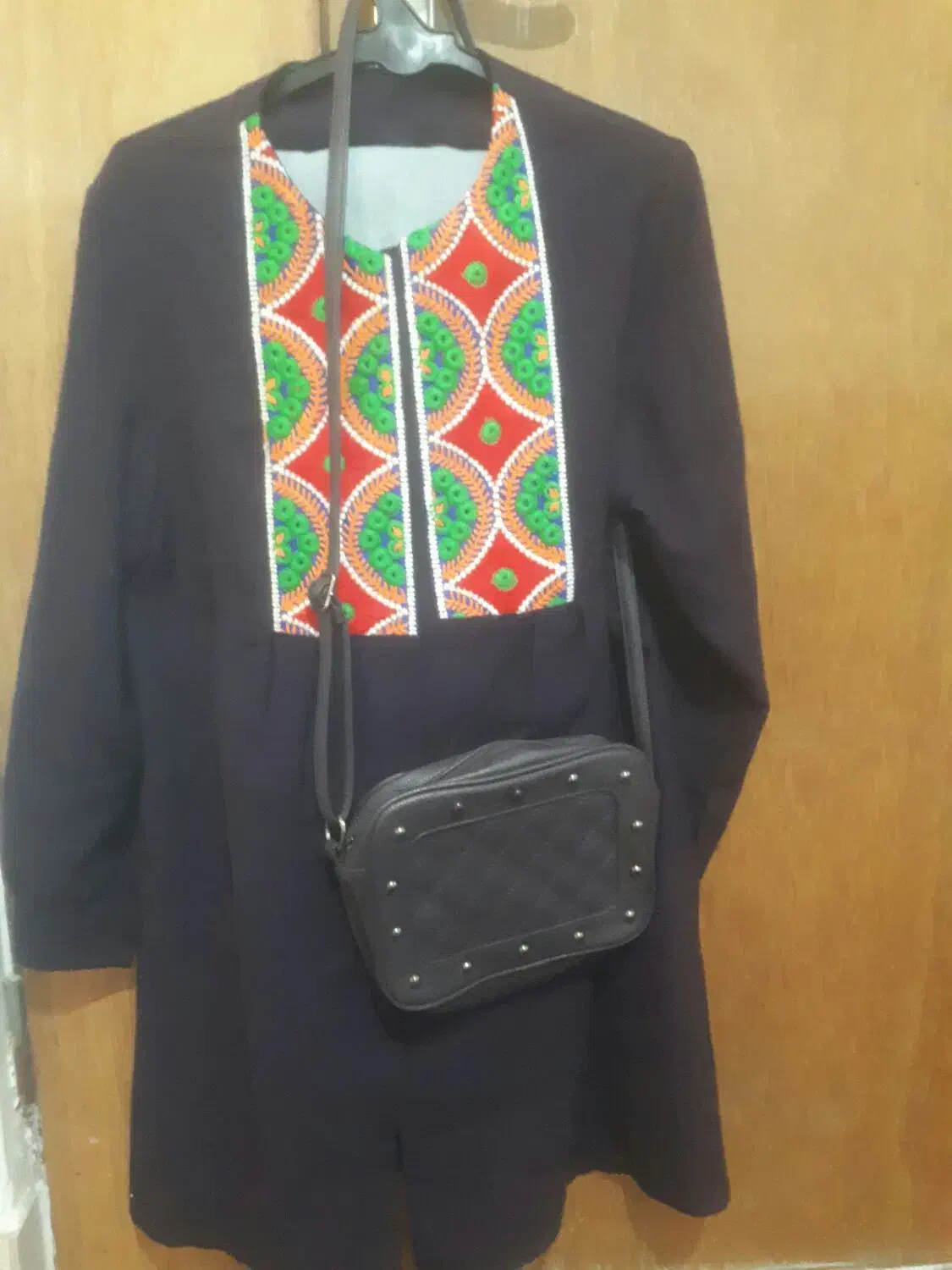 لباس در حد نو|لباس|مراغه, |دیوار