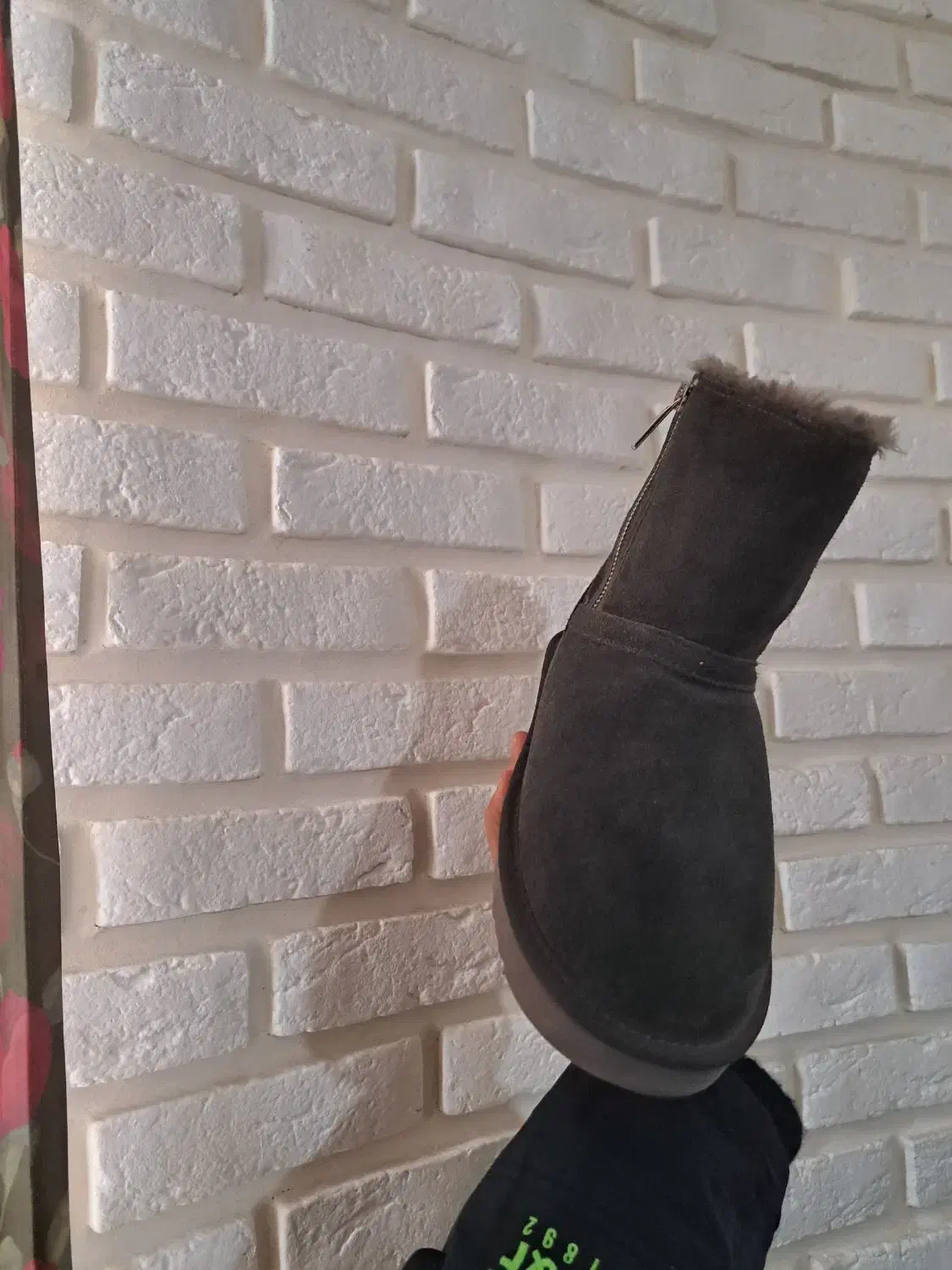 بوت پشمی وارداتی قیمتش 2 ملیون تومن هستش|کیف، کفش، کمربند|سیاهکل, |دیوار
