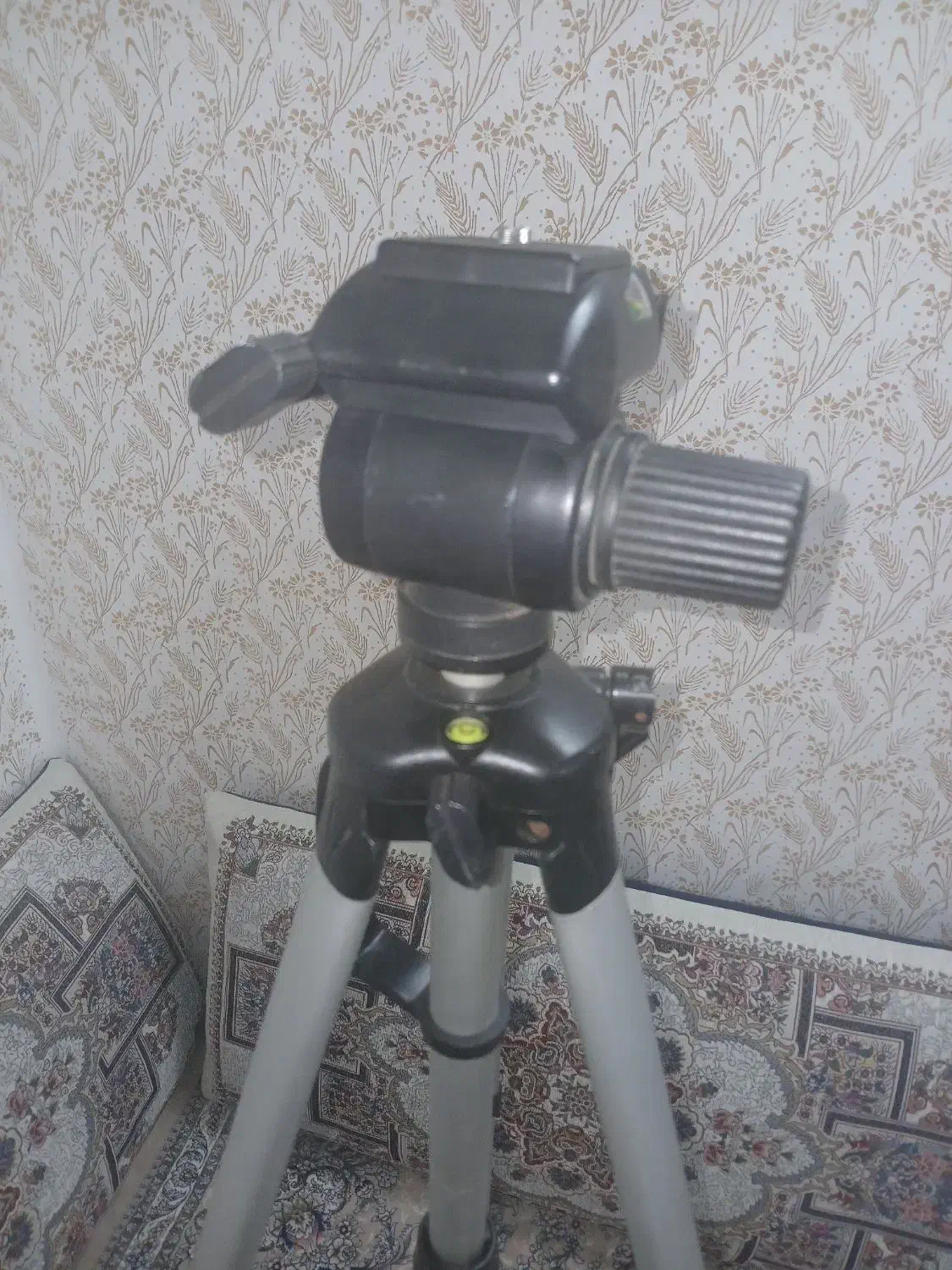 فروش سه پایه دوربین عکاسی وفیلمبردای|دوربین عکاسی و فیلم‌برداری|آمل, |دیوار