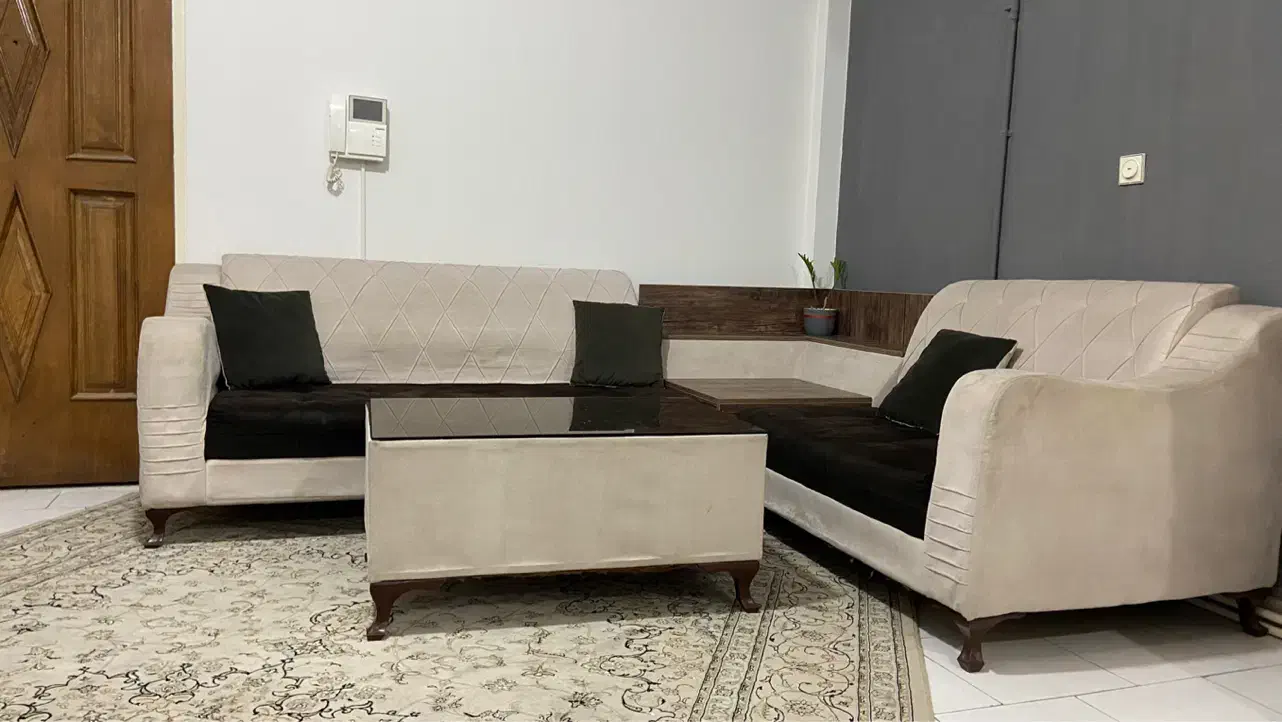 مبل راحتی کم کارکرد هفت نفره همراه میز جلو مبلی|مبلمان خانگی و میز عسلی|تهران, علم و صنعت|دیوار