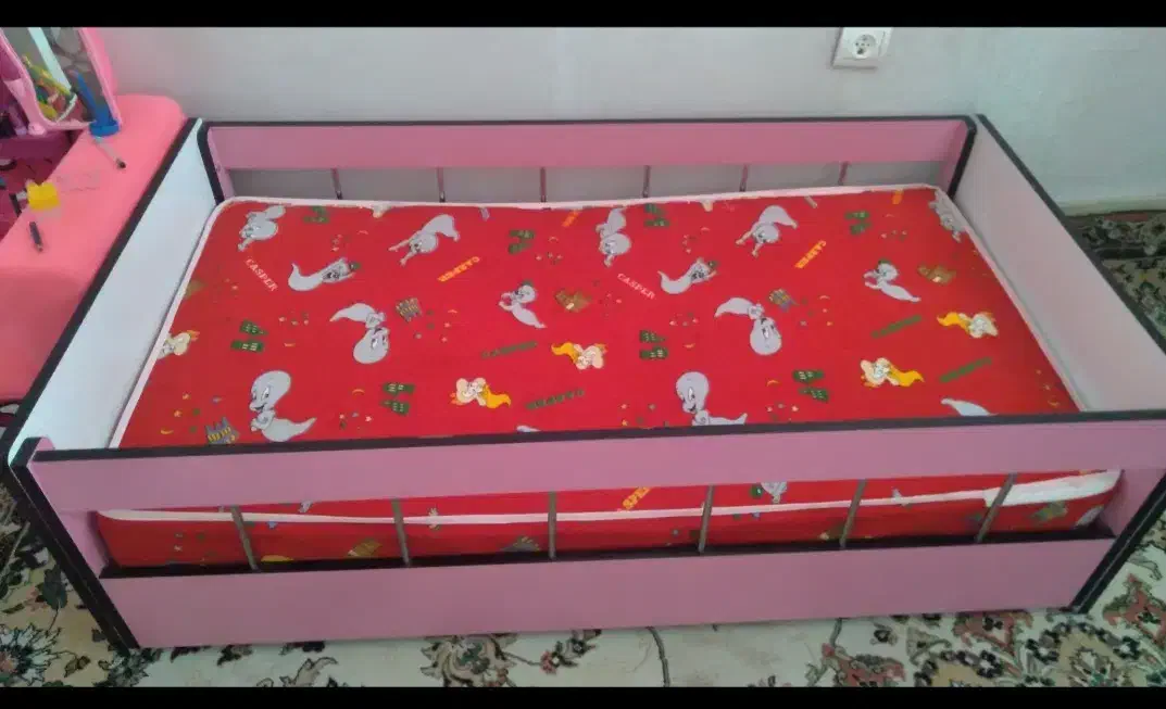 تخت کودک|تخت و صندلی بچه|قم, ناصردیوان|دیوار