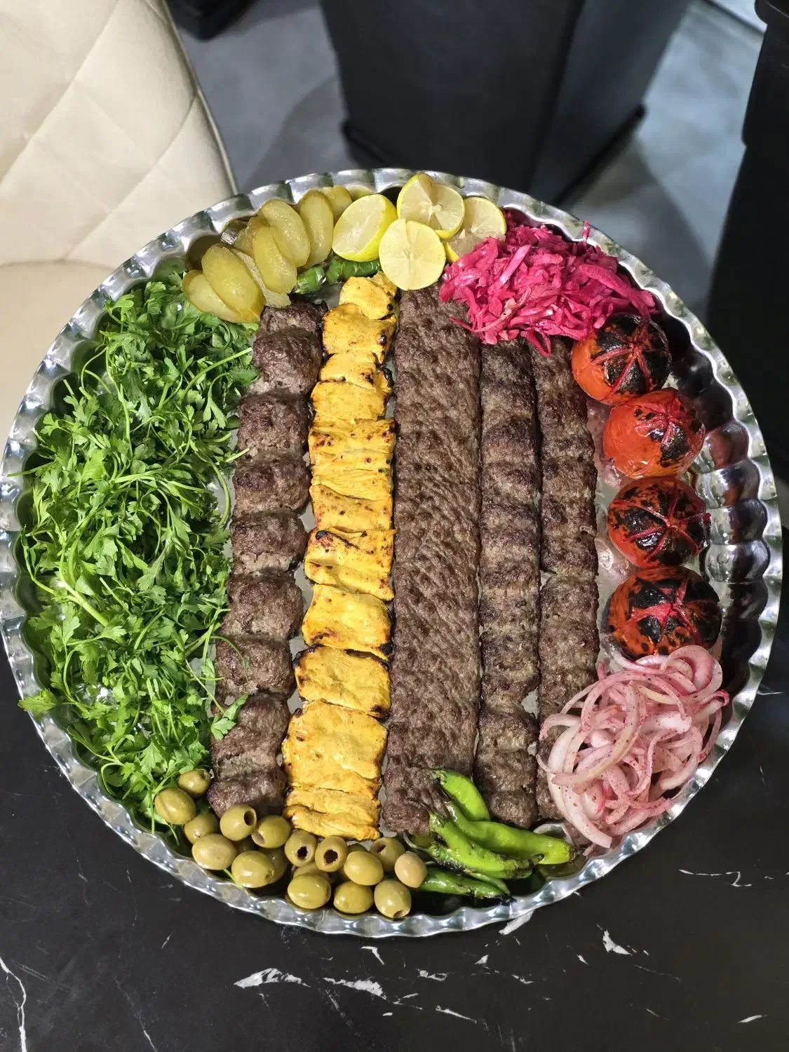 کمک آشپز آقا ( ایرانی پز)|استخدام خدمات فروشگاه و رستوران|کرج, عظیمیه|دیوار