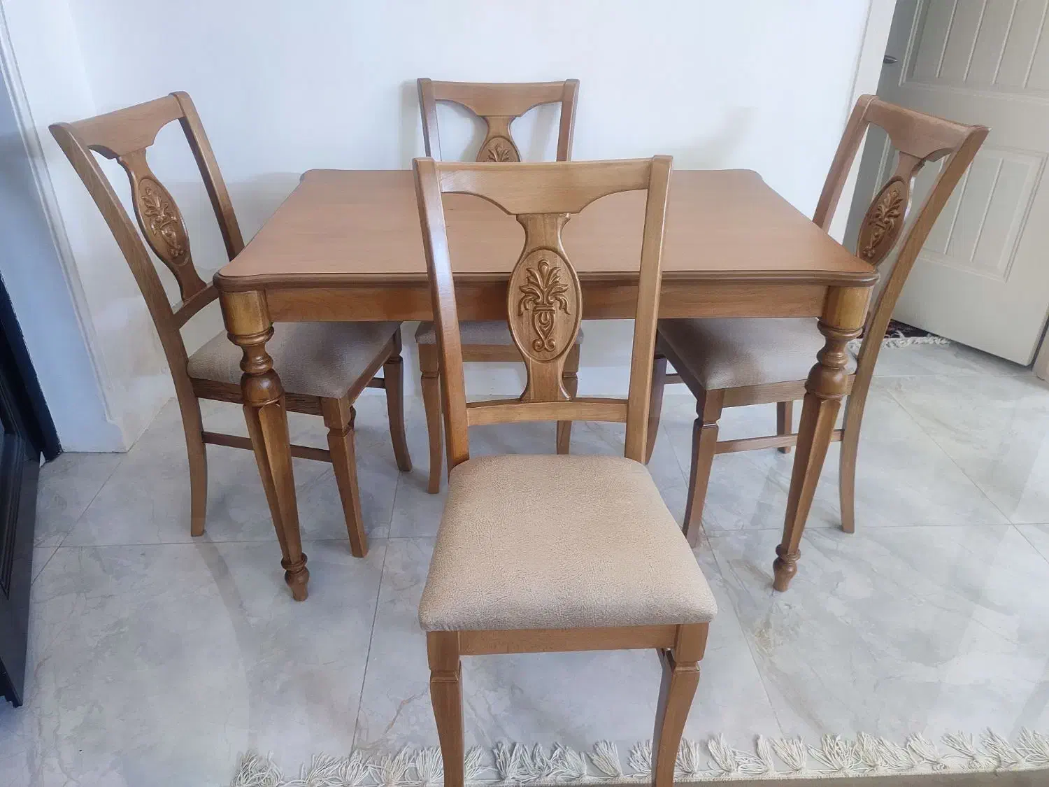 میز غذاخوری ۴نفره|میز و صندلی غذاخوری|سمنان, |دیوار