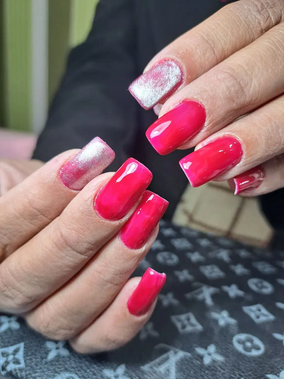 به مناسبت بلک فرایدی تخفیف داریم رو کل خدمات ناخن|خدمات آرایشگری و زیبایی|اصفهان, تخت فولاد|دیوار