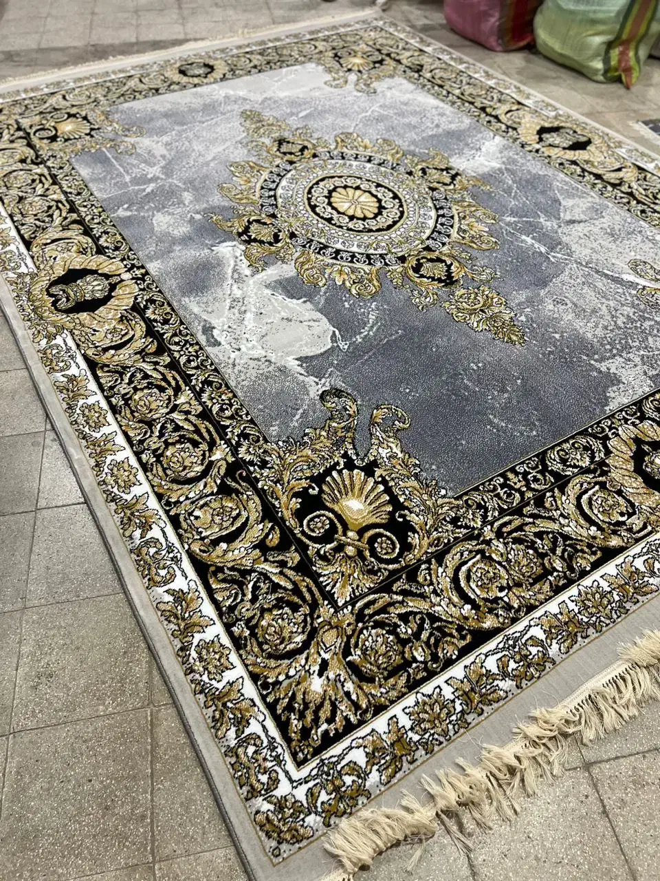 طرح و نقش جدید موجود شد|فرش|اصفهان, زاجان|دیوار