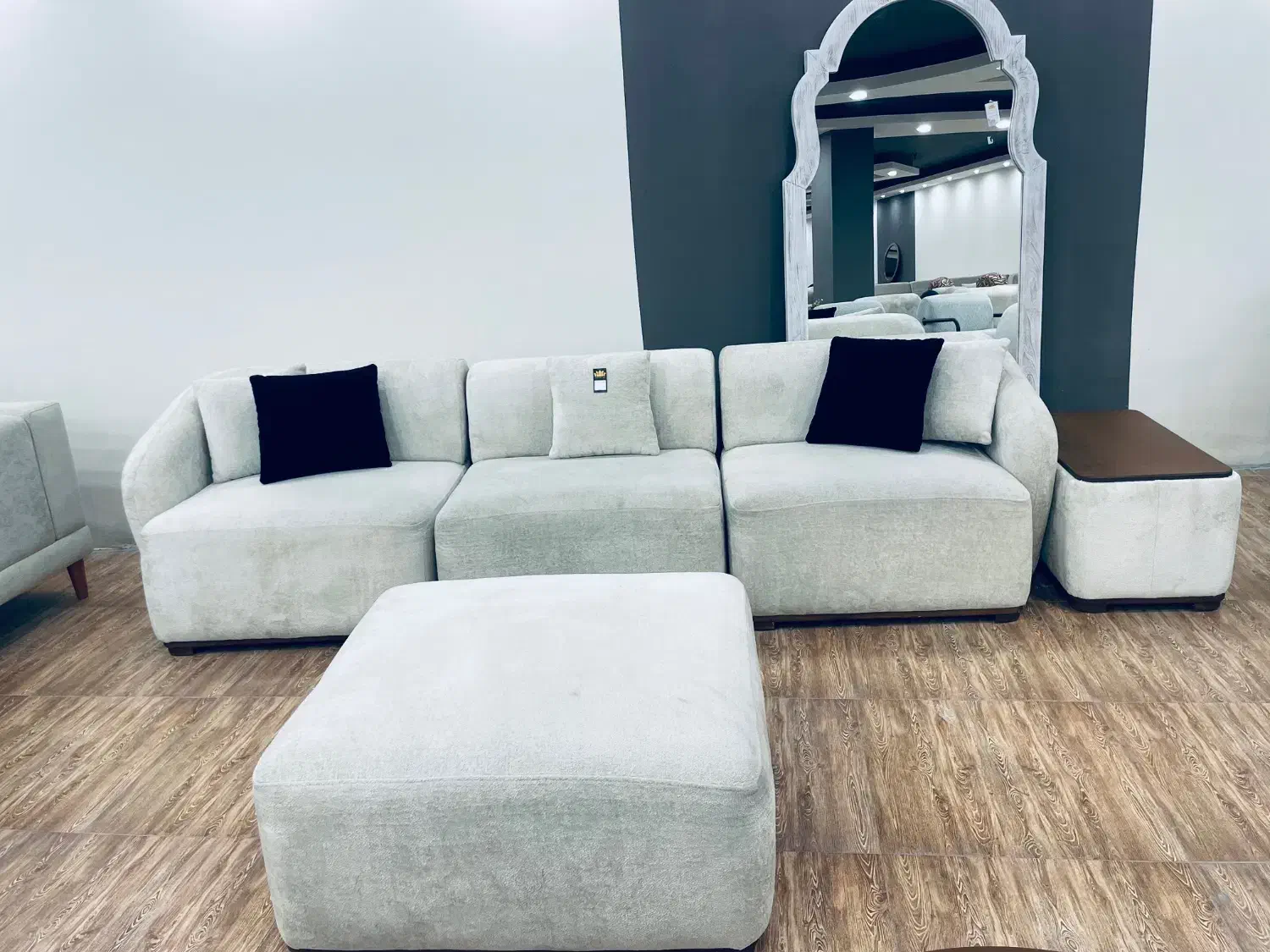 شرایط استثنایی با کمترین پیش پرداخت|مبلمان خانگی و میز عسلی|کرج, چمران|دیوار