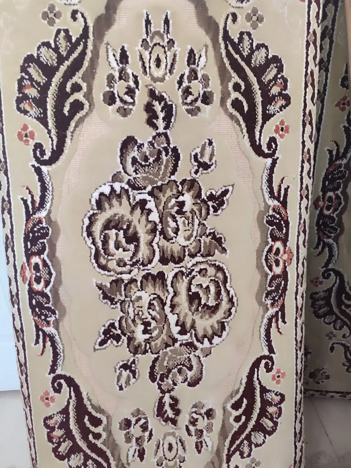 ۲عددپشتی تمیزو مرتب گل برجسته|پشتی|مشهد, الهیه|دیوار