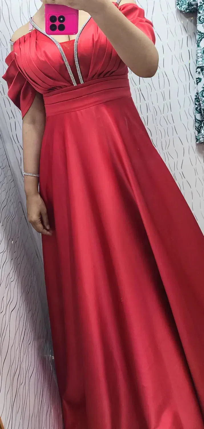 لباس مجلسی|لباس|رباط‌کریم, رباط‌کریم|دیوار