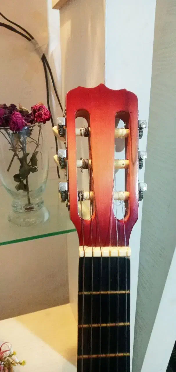 گ یتار|گیتار، بیس، امپلیفایر|لاهیجان, انقلاب|دیوار