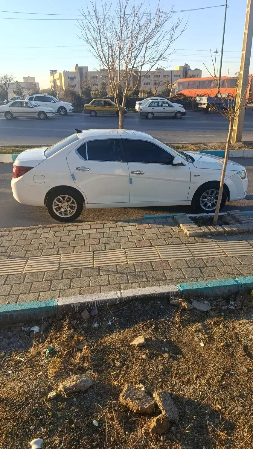 دنا پلاس|خودرو سواری و وانت|همدان, |دیوار