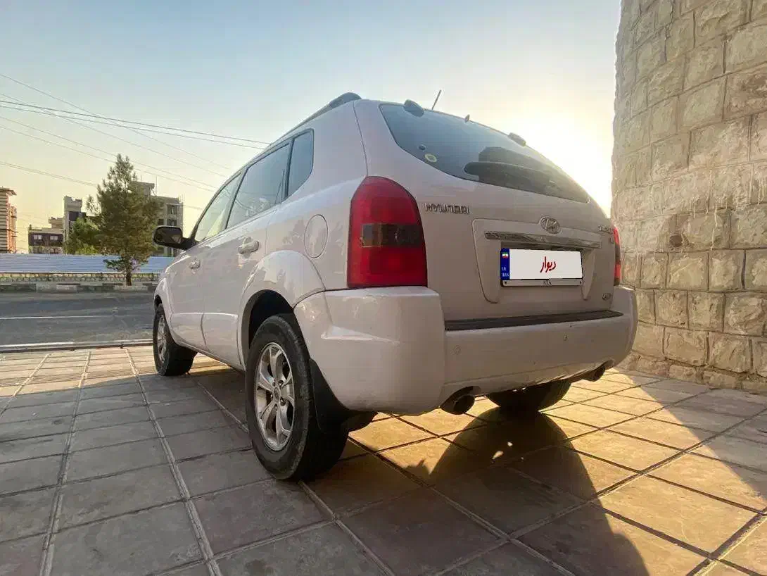 توسان ۲۰۰۹ شش سیلندر سفید|خودرو سواری و وانت|تهران, آجودانیه|دیوار