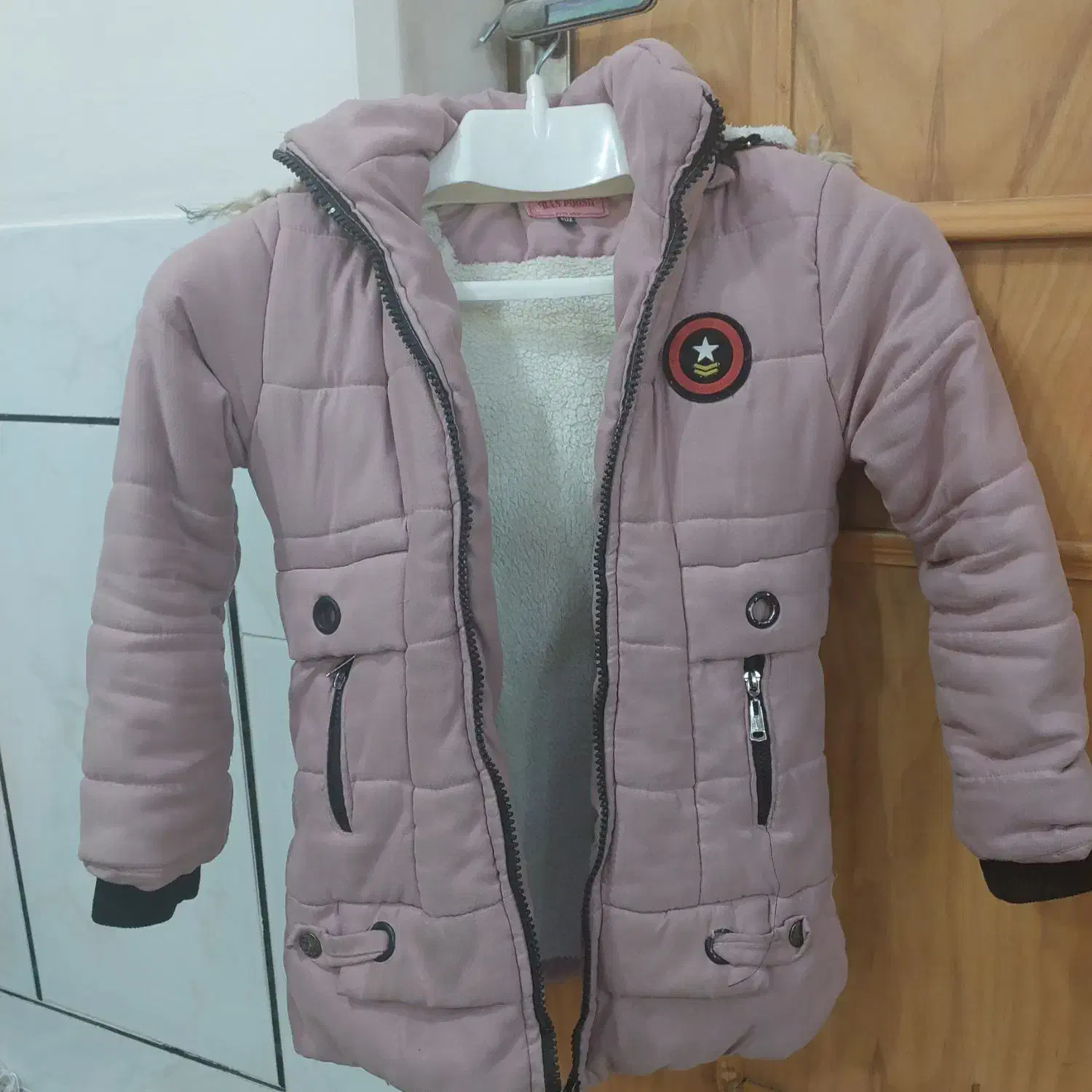 کاپشن دخترانه|کفش و لباس بچه|نجف‌آباد, دلگشا|دیوار