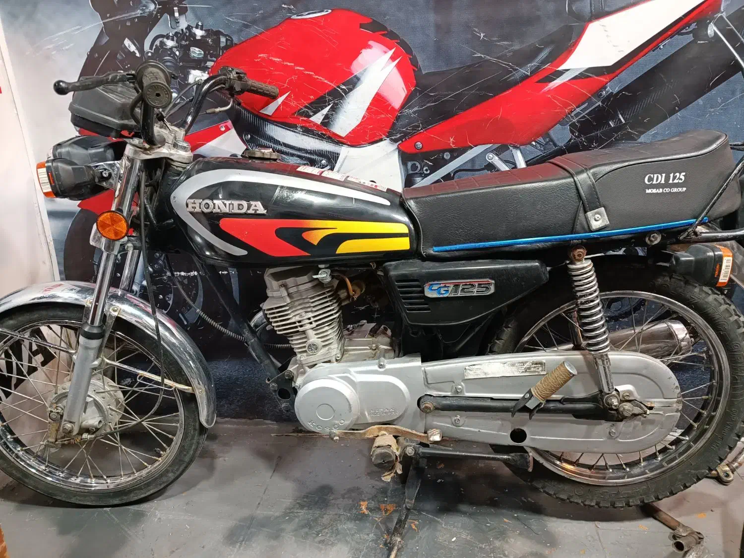 هندا هیرمند88به نام|موتورسیکلت|قم, چهار مردان|دیوار