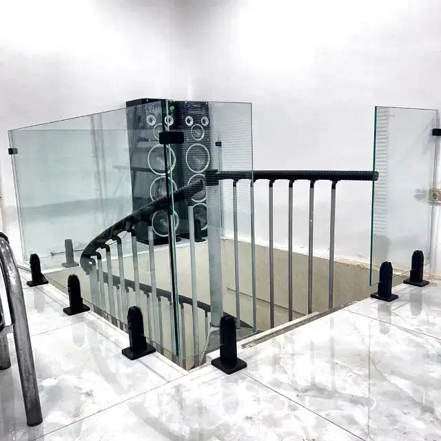 نرده پارتیشن اداری درب و پنجره الومینومی و pvc|خدمات پیشه و مهارت|کیش, |دیوار