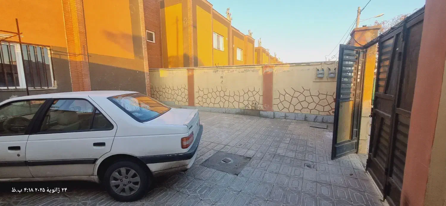 طبقه اول 200 متر مهرگان فاز یک ساخت شرکت پرند|فروش آپارتمان|مشهد, شهرک مهرگان|دیوار