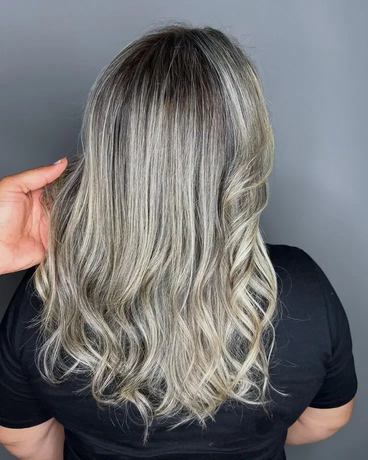 نیازمند ۵ مدل رنگ و لایت حرفه‌ای ریگان|خدمات آرایشگری و زیبایی|خمینی‌شهر, |دیوار