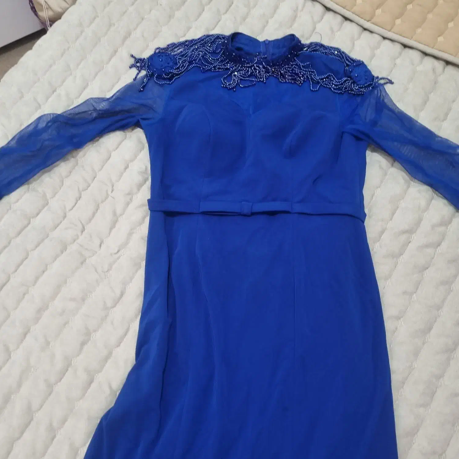 لباس مجلسی|لباس|رباط‌کریم, رباط‌کریم|دیوار