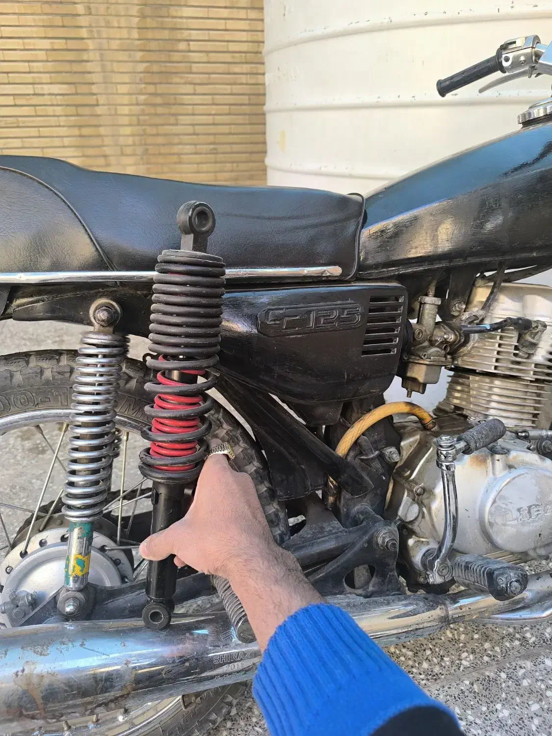 کمک فنر موتور تریل ایکسل شکاری باکسر باجاج|قطعات یدکی و لوازم جانبی|اصفهان, طامه|دیوار