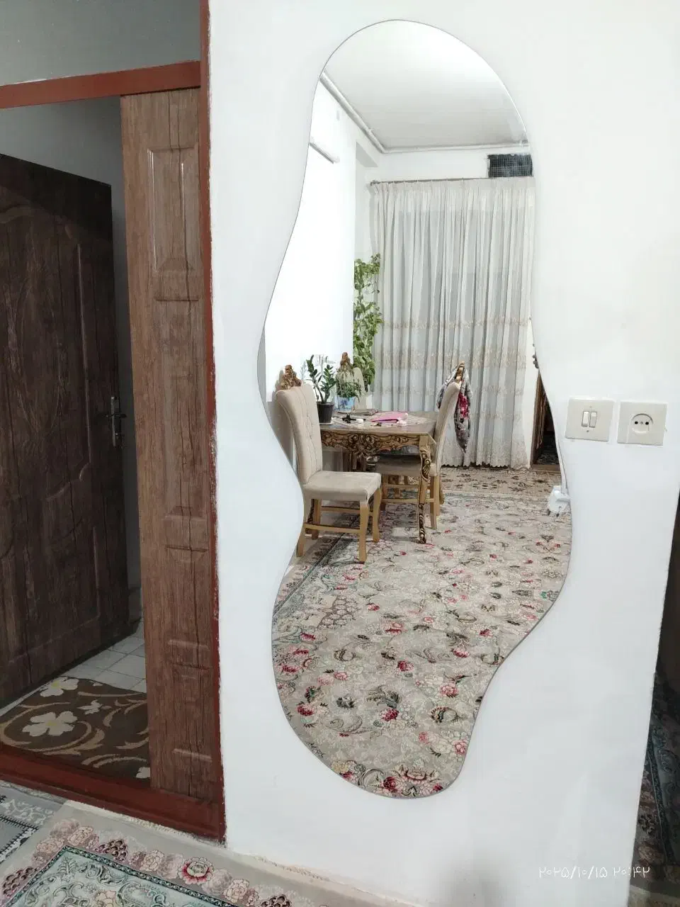 اینه|آینه|کاشمر, |دیوار