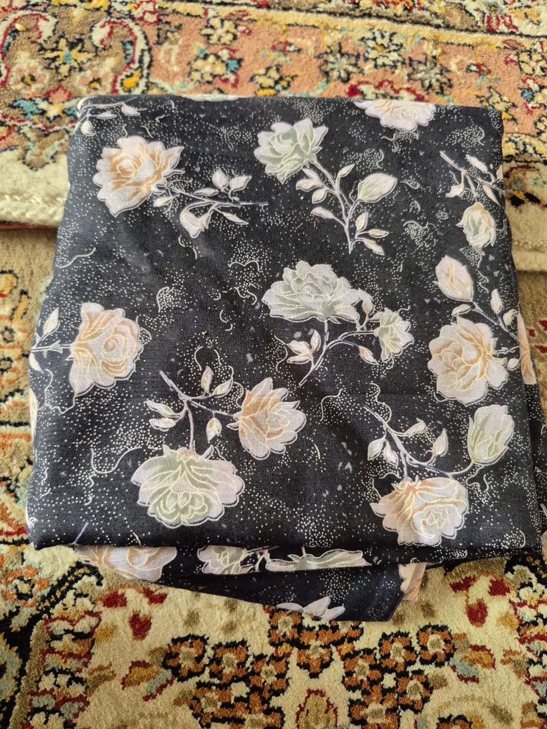 پارچه چادررنگی|لباس|شیراز, کوشک میدان|دیوار