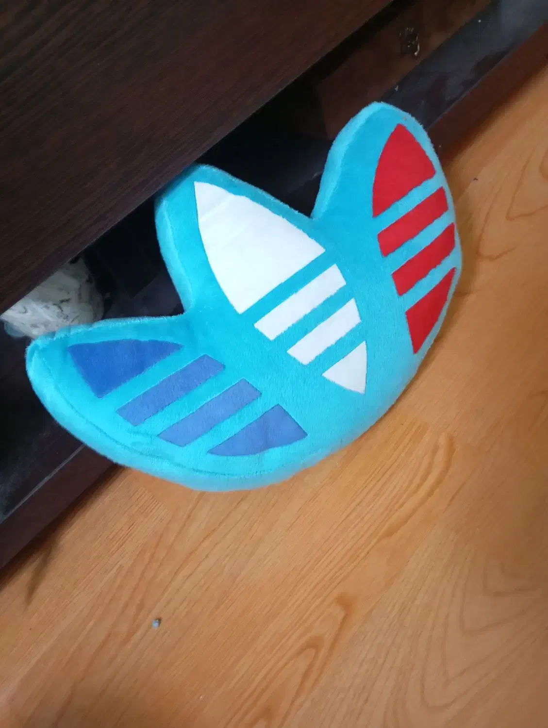 بالشتک آدیداس|رختخواب، بالش، پتو|صحنه, |دیوار