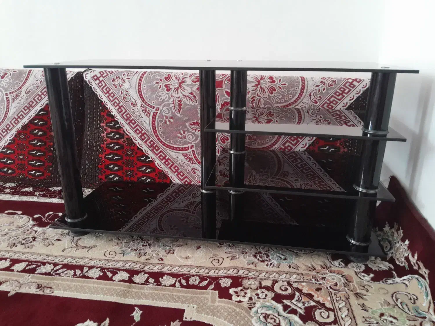 زیرتلویزیون شیشه ای درحدنو|میز تلویزیون|هرسین, |دیوار