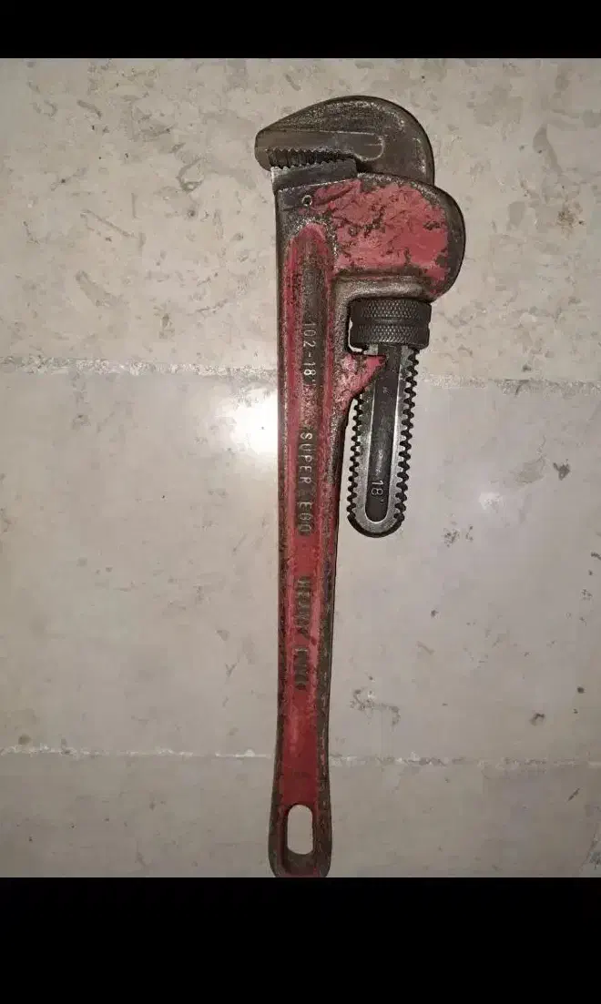 اچار شلاقی۱۸ اینچ اسپانیایی و تعدادی اچار|ابزارآلات|پردیس, فاز ۸|دیوار