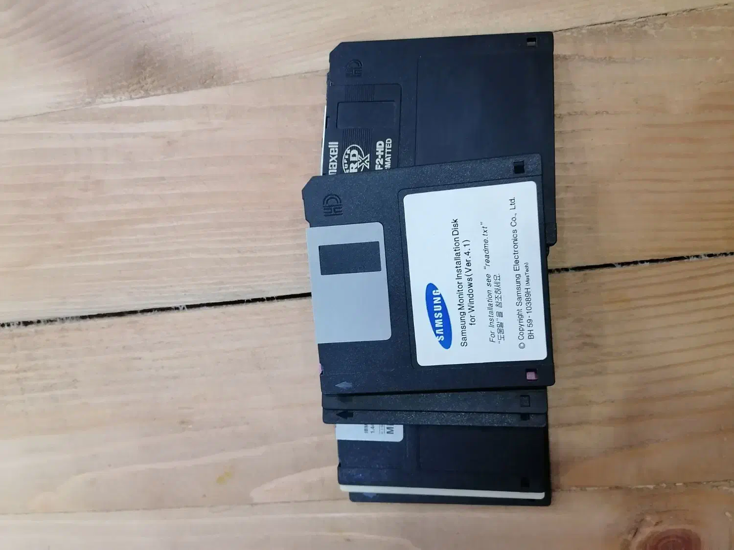 تعدادی فلاپی دیسک|قطعات و لوازم جانبی رایانه|سیاهکل, |دیوار