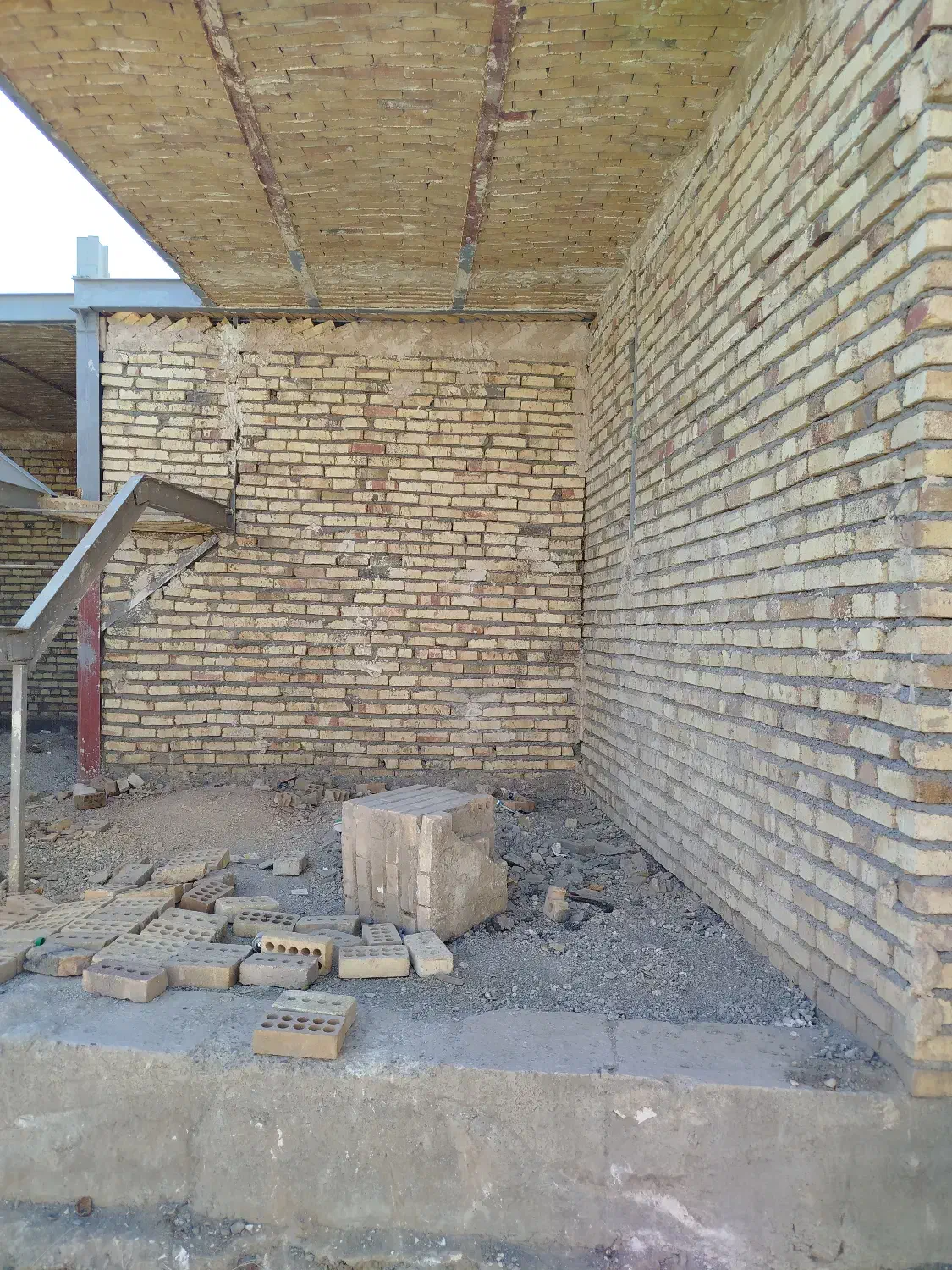 ساختمان نیمه ساخت|فروش آپارتمان|خوی, |دیوار