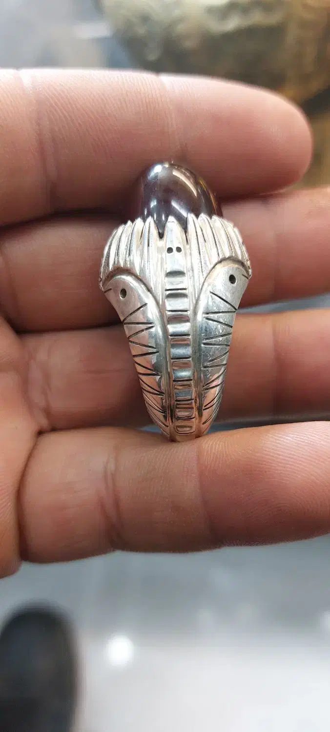 انگشتر عقیق کلوخه|کلکسیون اشیاء عتیقه|اصفهان, ارغوانیه|دیوار