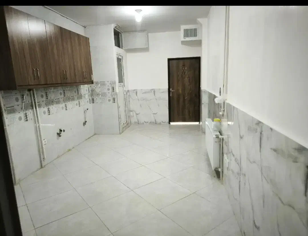 ۷۵ متر طبقه بالا/ نبش میدان رازی/ نوساز کلید اول|اجارهٔ دفتر کار، اتاق اداری، مطب|خرم‌آباد, |دیوار