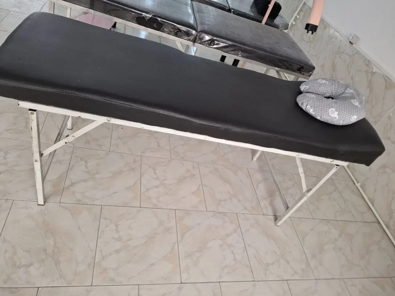 میزناخن.تخت مژه . میزو اینه. صندلی و|آرایشگاه و سالنهای زیبایی|بجنورد, |دیوار