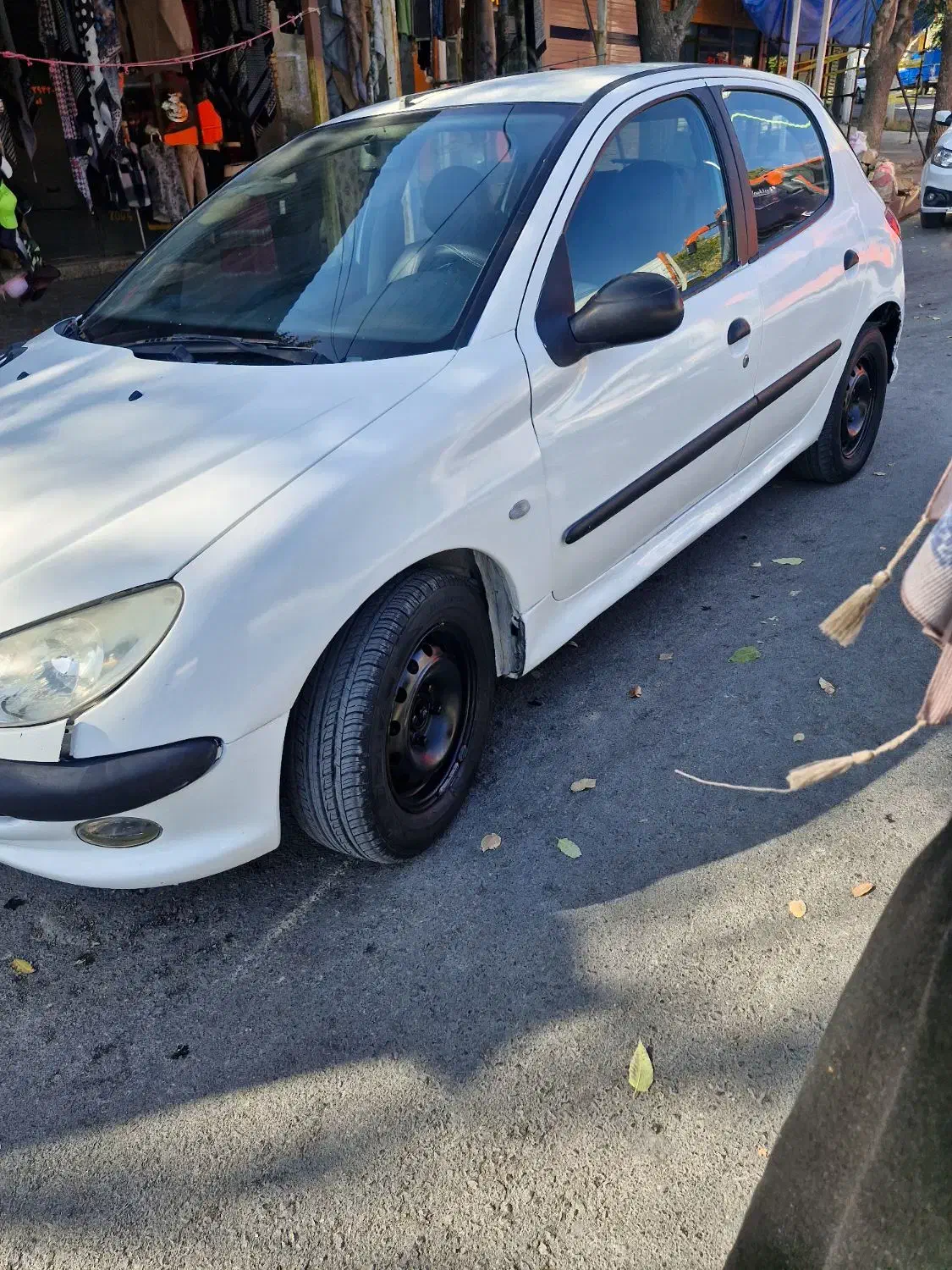 پژو ۲۰۶ معاوضه هم دارم با پارس سفید|خودرو سواری و وانت|پادنا, |دیوار