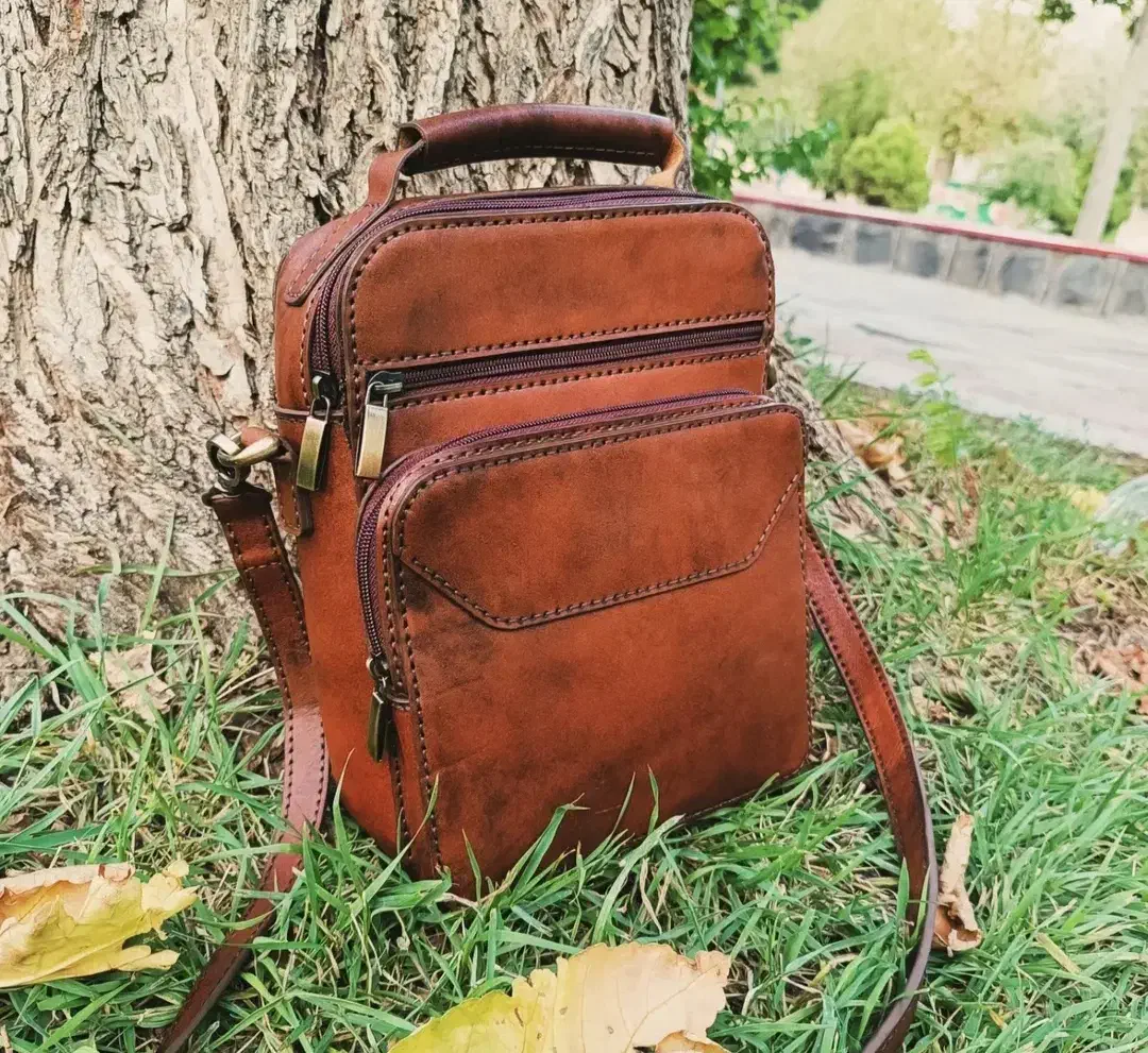 محصولات چرم|کیف، کفش، کمربند|میانه, |دیوار