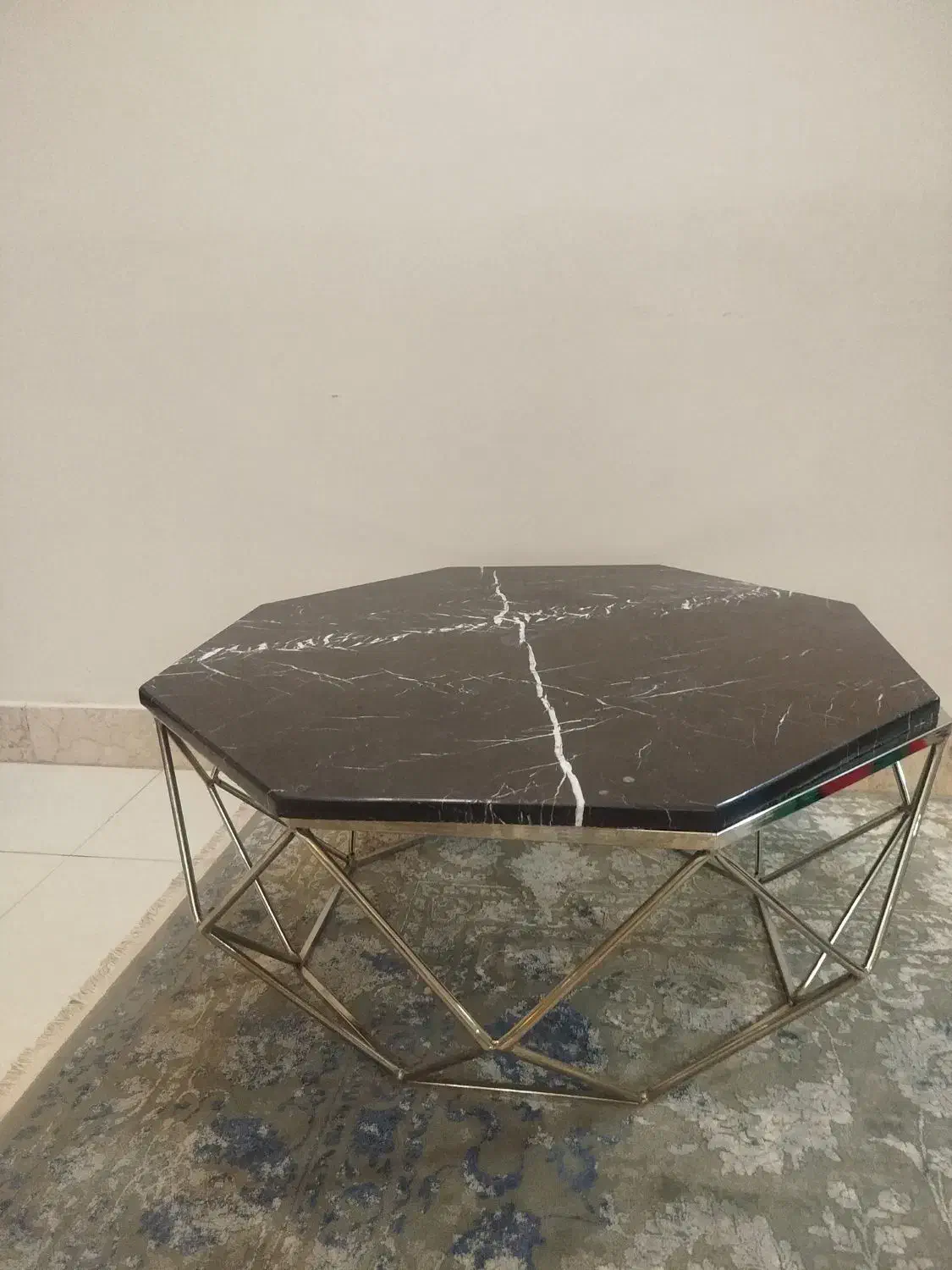 میز بسیار زیبا کاملا نو با رویه سنگ|میز و صندلی غذاخوری|اصفهان, سعادتآباد|دیوار