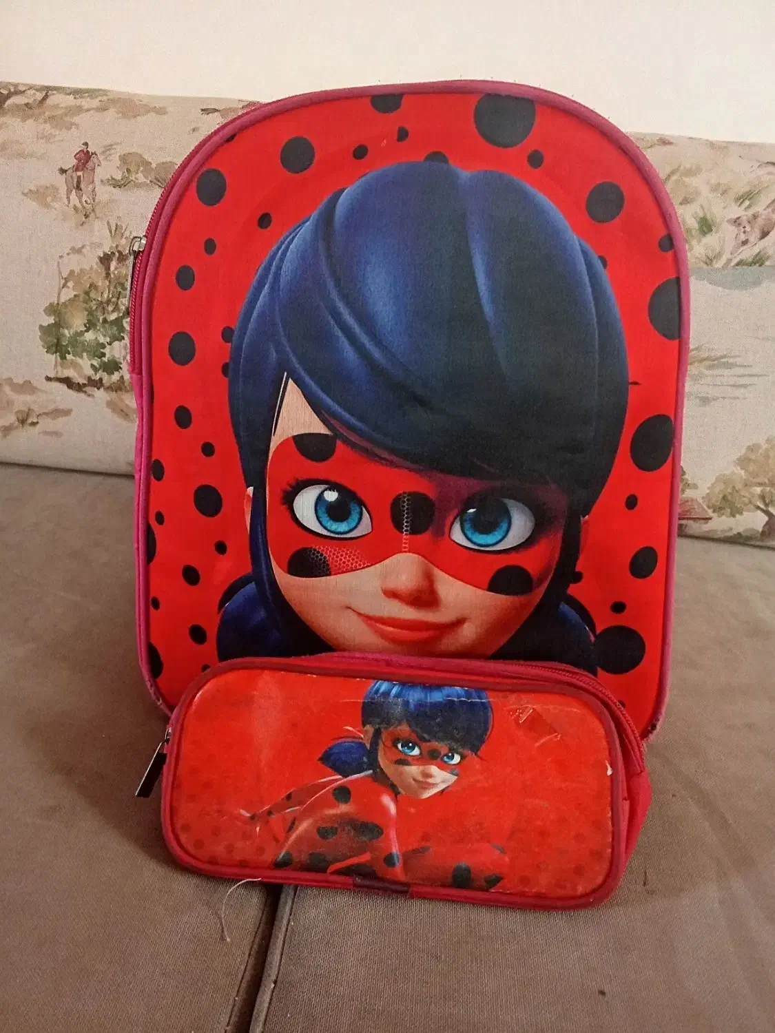 کیف زنانه و بچه گانه و کوله پشتی مدرسه ای|کیف، کفش، کمربند|سنگر, |دیوار