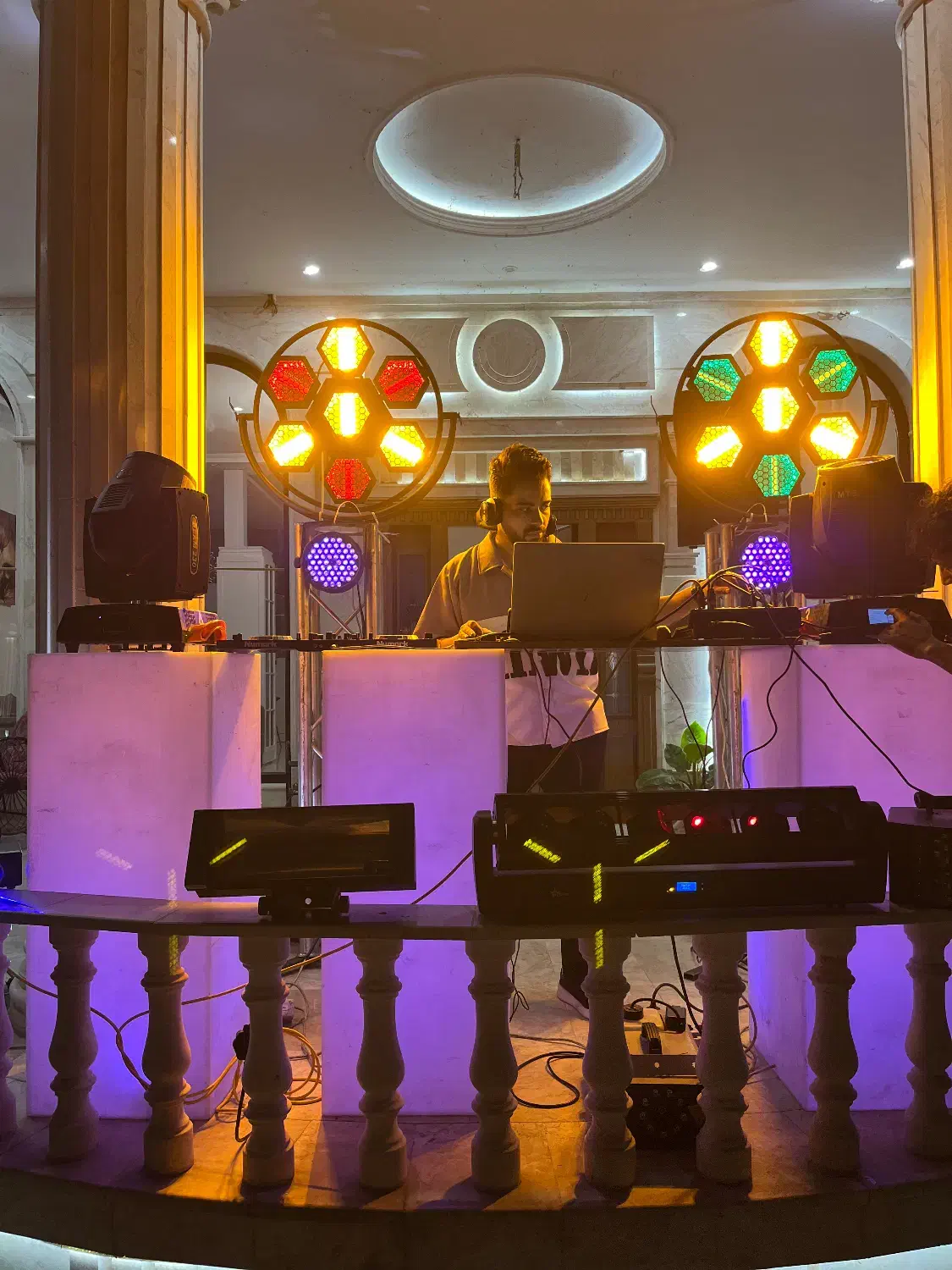 اجرای حرفه ای دیجی dj مراسمات با اجرای زنده گیتار|خدمات پذیرایی، مراسم|کرج, گوهردشت|دیوار