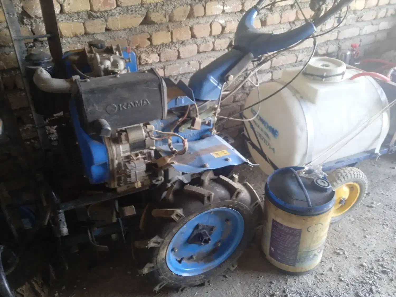 تیلر و سم پاشی و علف زن|خدمات باغبانی و درختکاری|سنندج, |دیوار