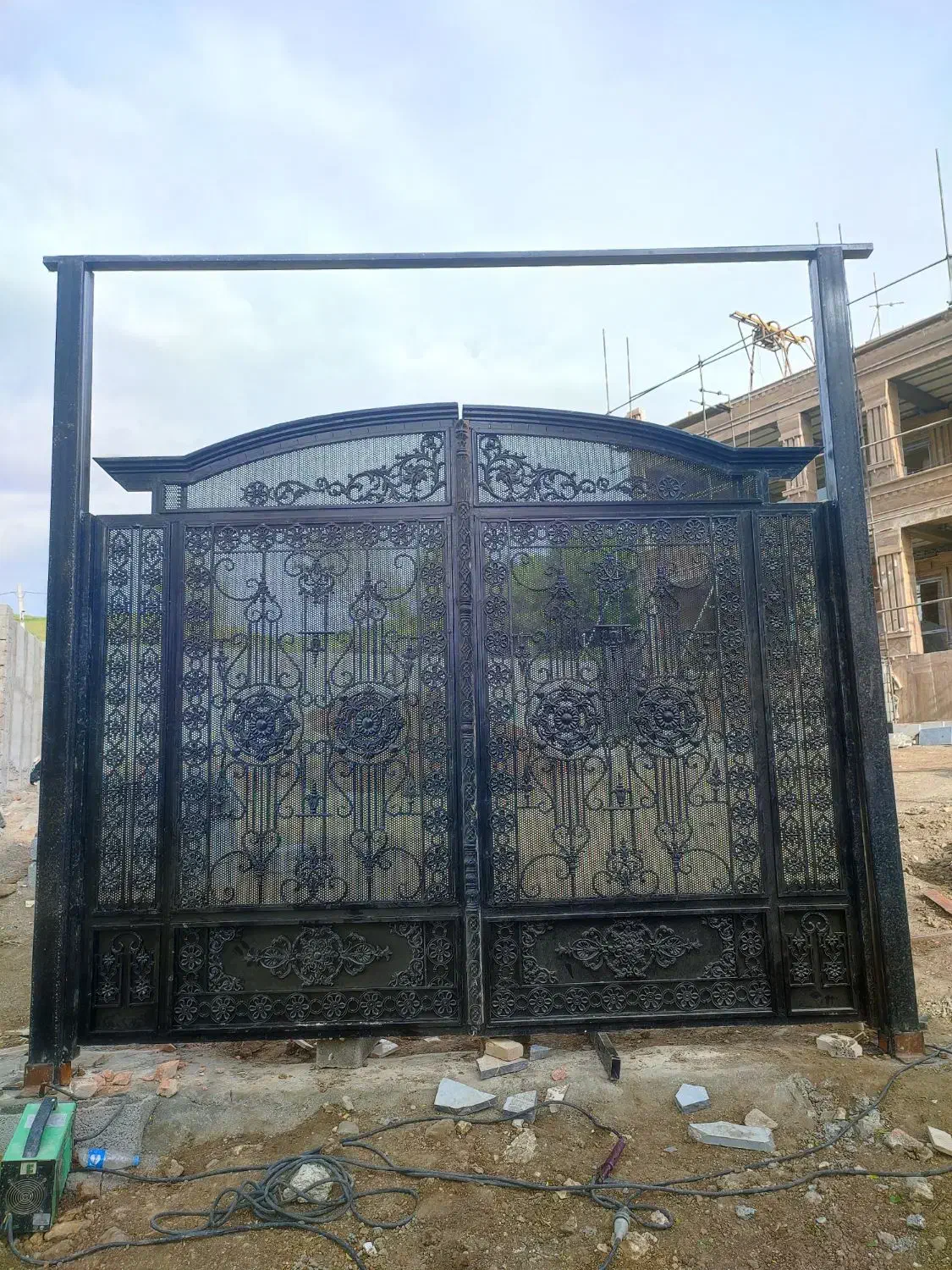 درب آهنی و حفاظ پنجره و نرده|مصالح و تجهیزات ساختمان|اردبیل, |دیوار