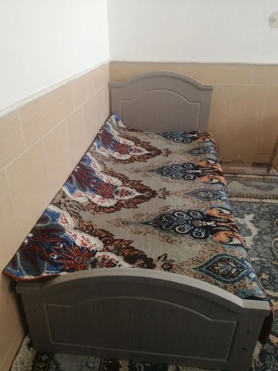 تخت خواب 1نفره تمیز|تخت و سرویس خواب|نیشابور, فخریه|دیوار