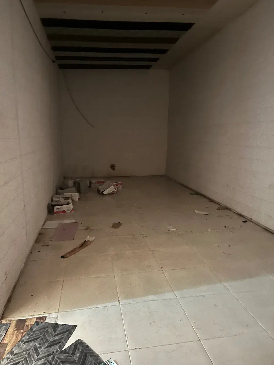 اجاره. انبار. به. متراژ ۱۵۰ متر. آب برق|اجارهٔ مغازه و غرفه|بندر گناوه, |دیوار