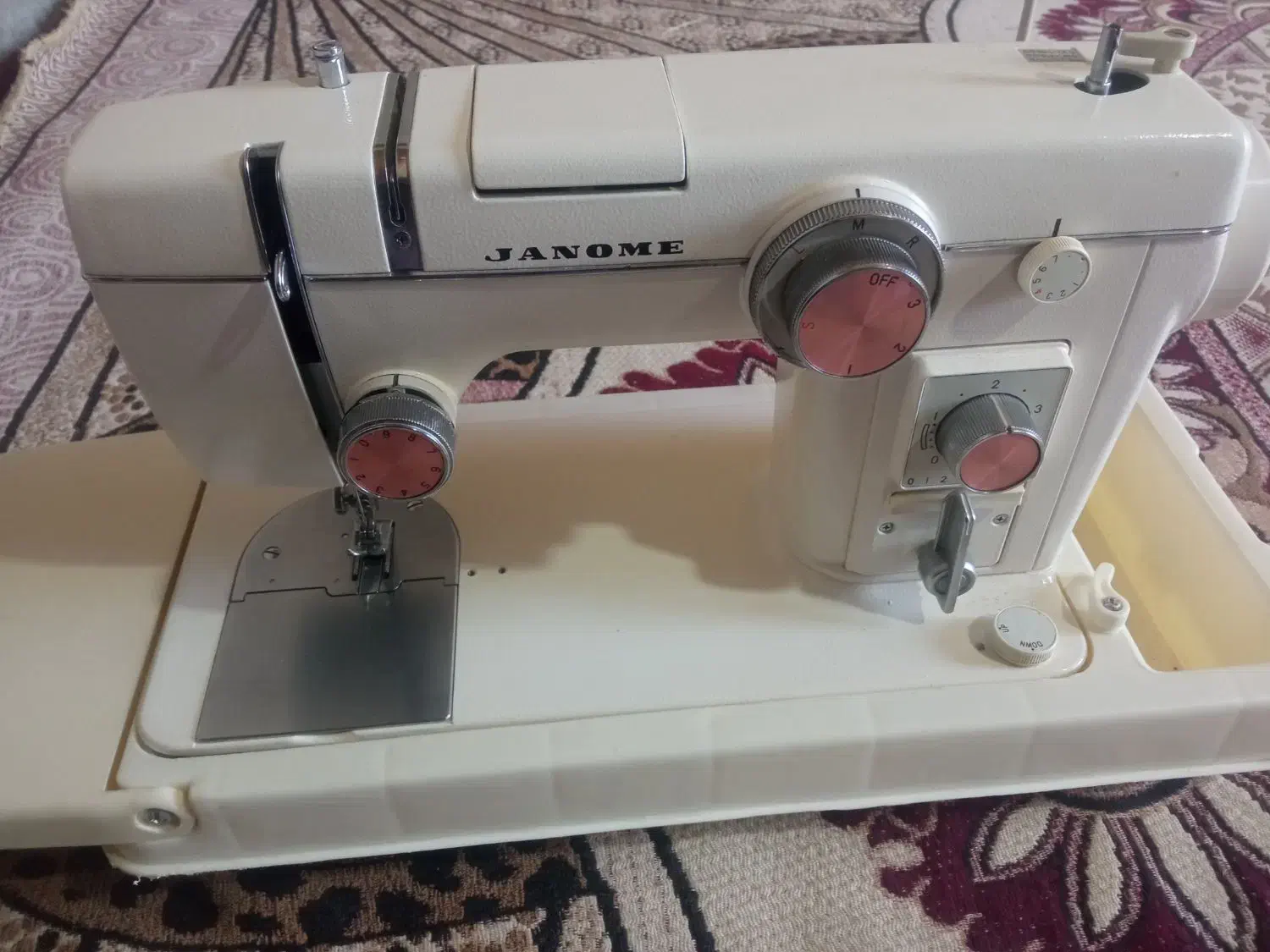 در حد حوشک|چرخ خیاطی و ریسندگی|پشتکوه (سیستان و بلوچستان), |دیوار