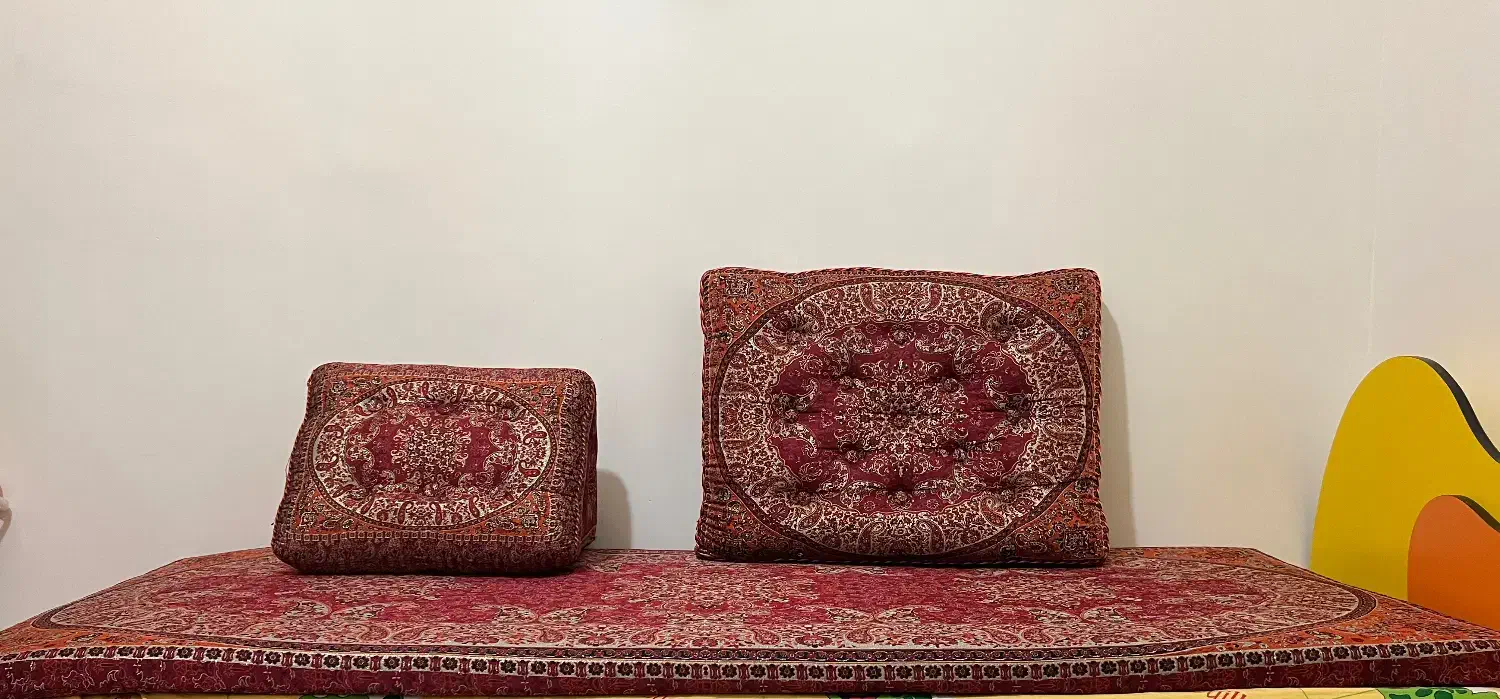 تشک و پشتی|پشتی|مشهد, سرافرازان|دیوار