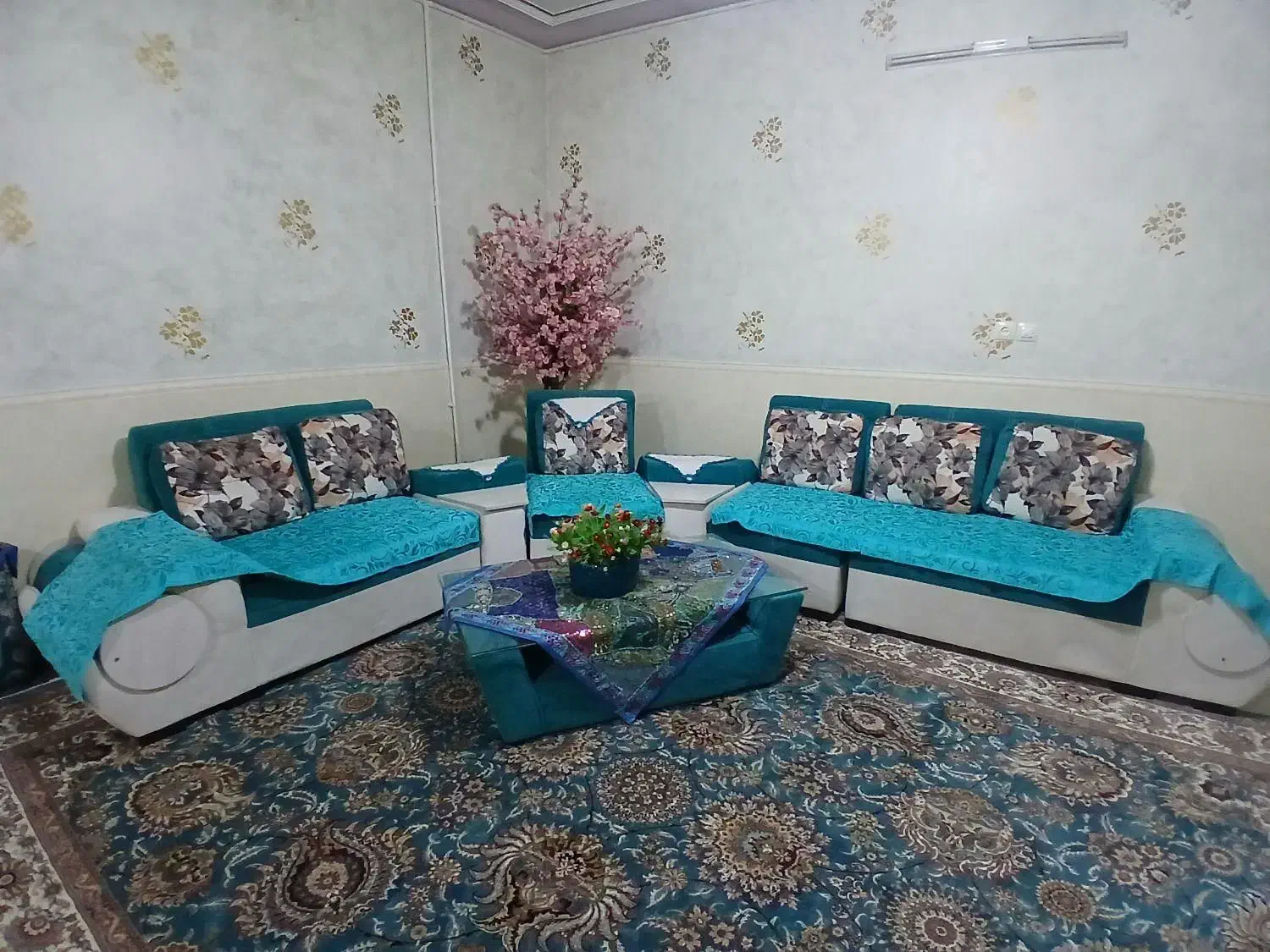 مبل راحتی ال ۸ نفره همراه با تخت راحتی|مبلمان خانگی و میز عسلی|گلپایگان, |دیوار