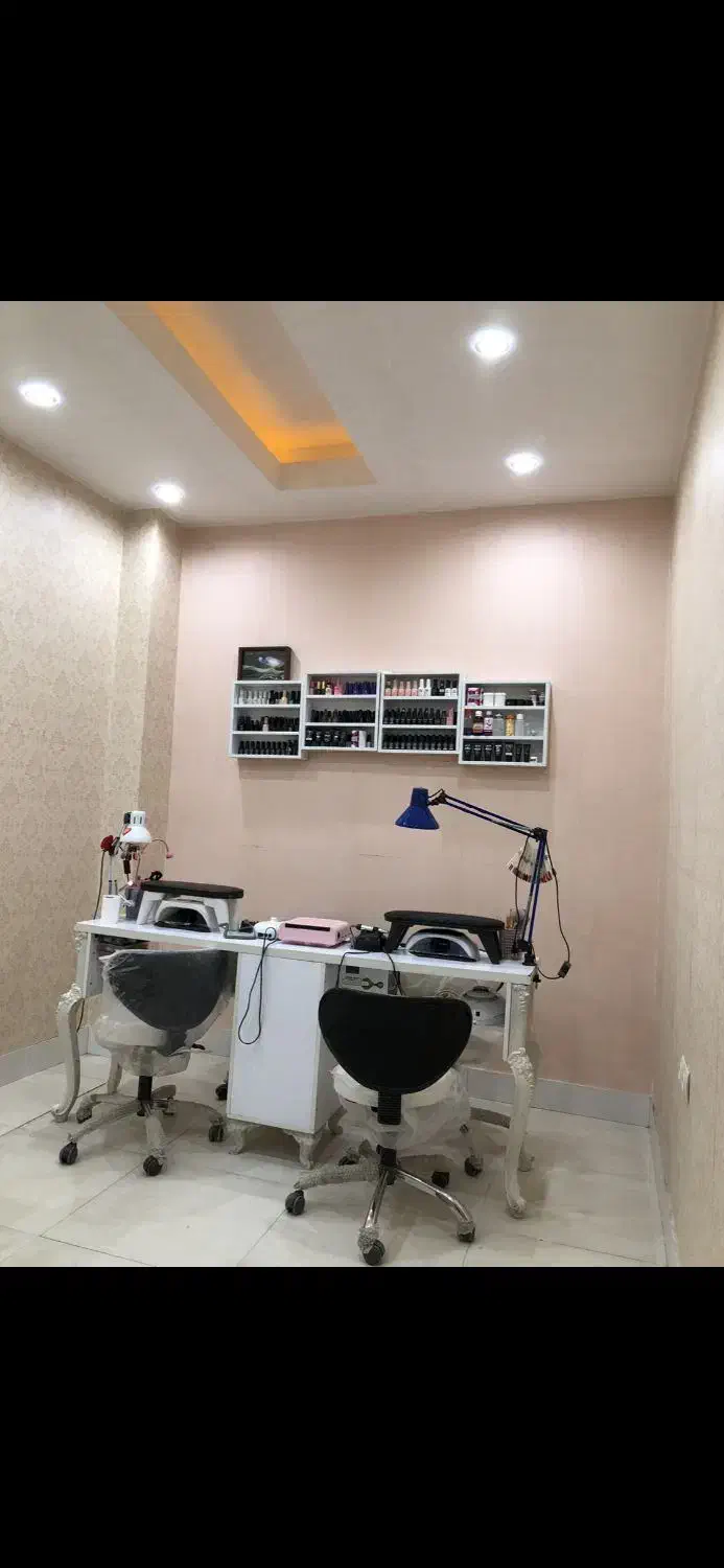 میزناخن دونفره دو نیم تکی یکو دویست آینه کنسول|آرایشگاه و سالن‌های زیبایی|خرم‌آباد, |دیوار