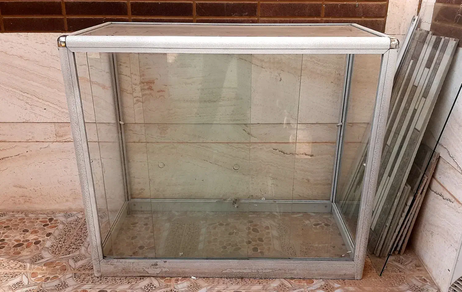 ویترین آلمینیومی و غیره|بوفه، ویترین، کنسول|آران و بیدگل, |دیوار