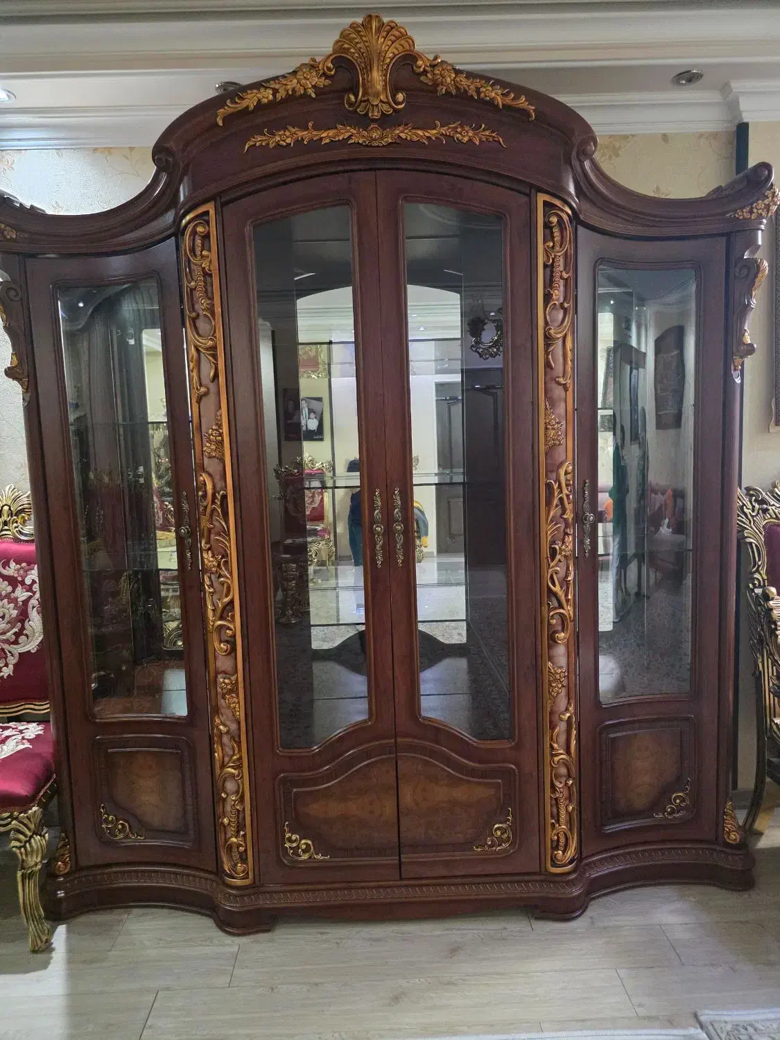 بوفه چوبی (ویترین ) وارداتی از مالزی در حد نو|بوفه، ویترین، کنسول|تهران, باغ فیض|دیوار